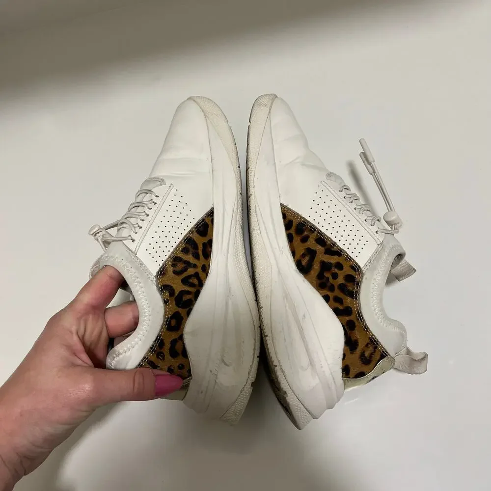 Clove‎ Cheetah Healthcare Nursing Sneakers size 7.5